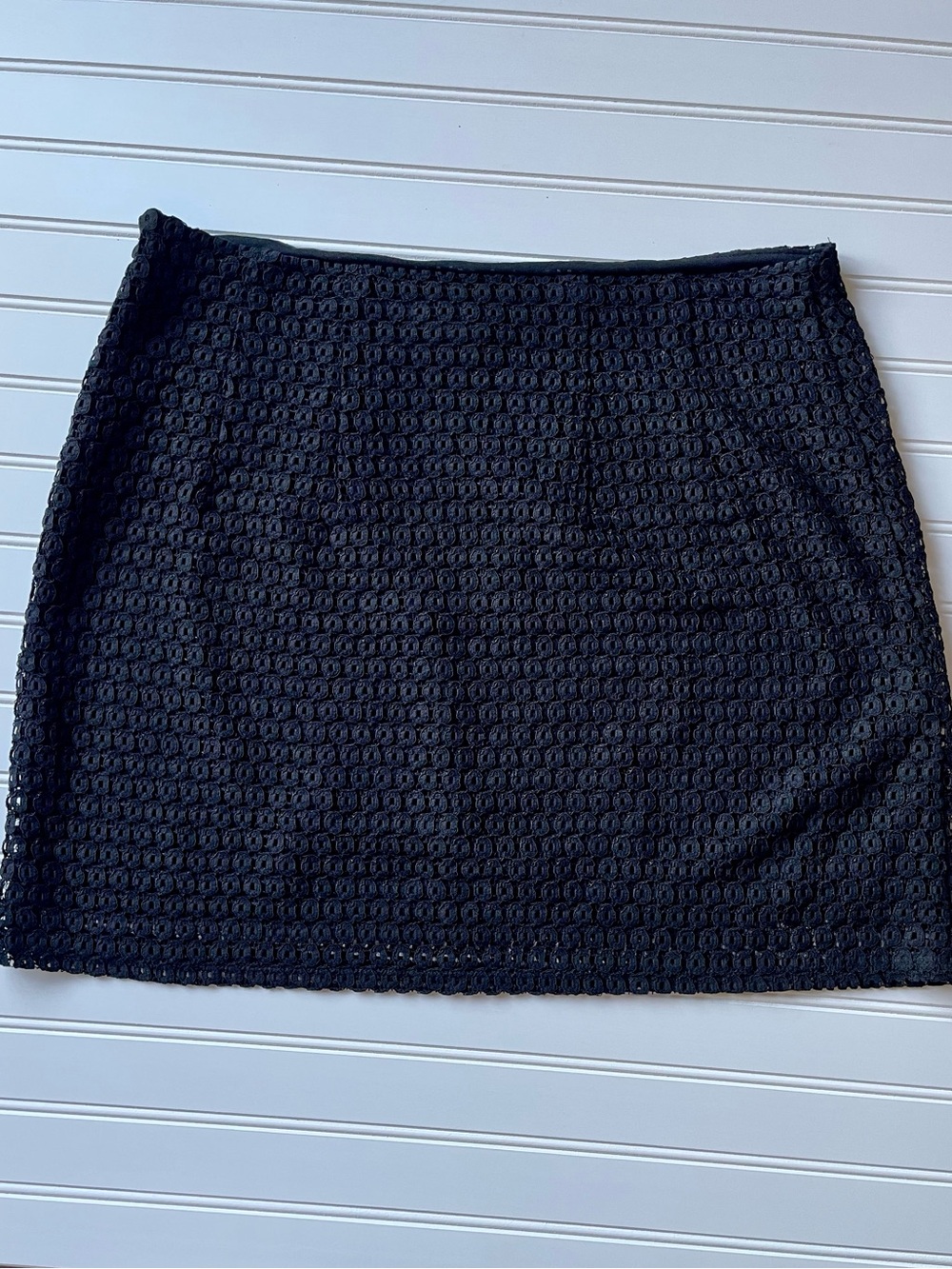 Express Black Crochet Overlay Eyelet Lace Textured Mini Skirt Side Zip Sz 14 GUC - Picture 4 of 12